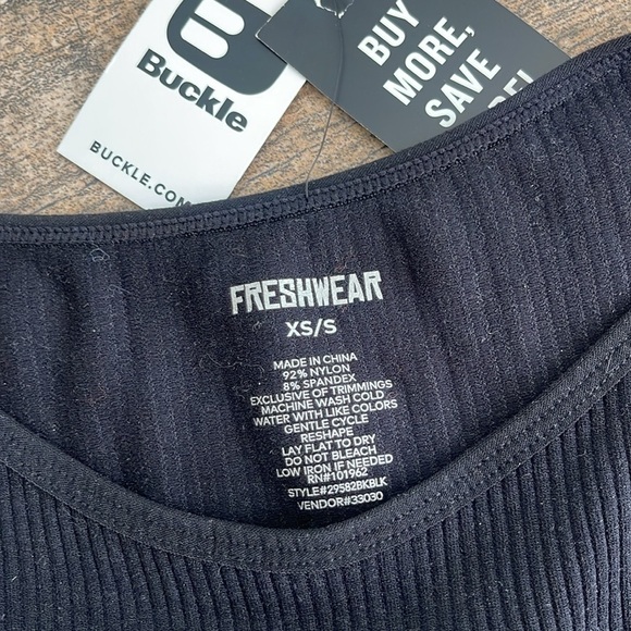 NWT Buckle Freshwear Black Ribbed Stretch High Neck Sleeveless Crop Top Tank - Picture 5 of 5